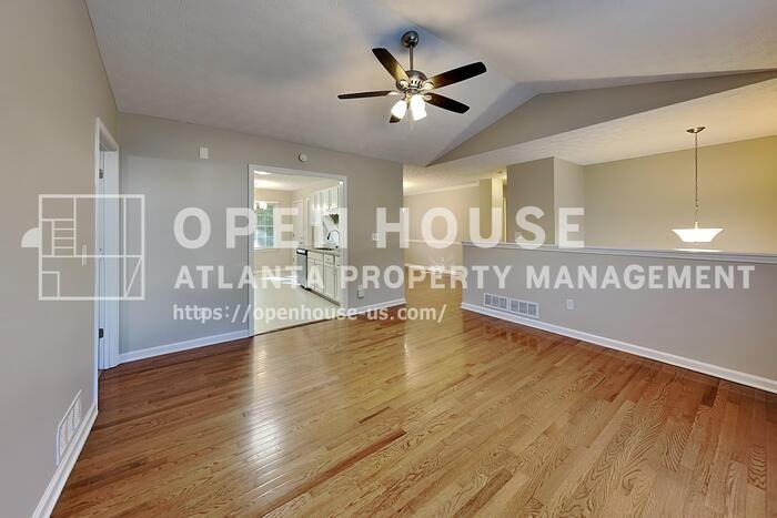 300 Austin Dr - Photo 4 of 22