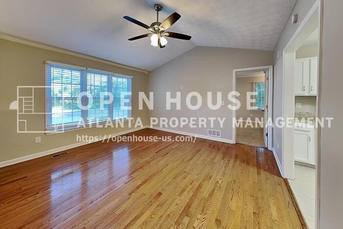 300 Austin Dr - Photo 5 of 22