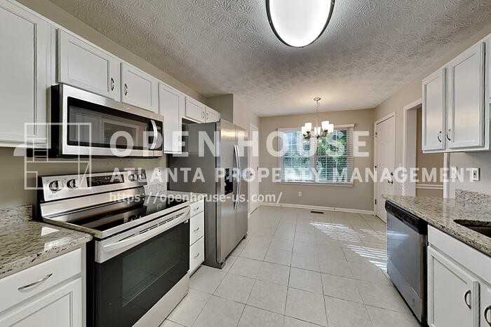 300 Austin Dr - Photo 6 of 22