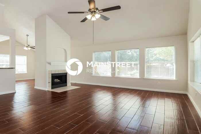 4602 Lee Hutson Ln - Photo 3 of 17