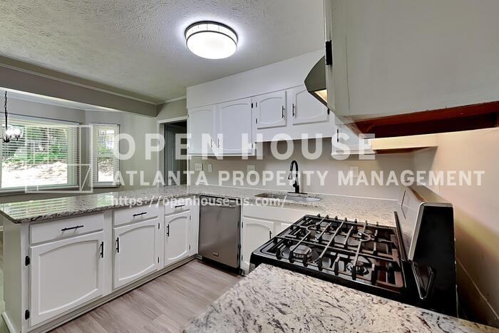 9880 Lake Forest Way - Photo 7 of 21