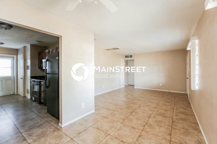 1811 W Mohave St - Photo 5 of 16