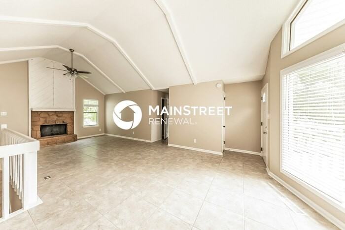 4246 Centerwood Dr - Photo 4 of 17