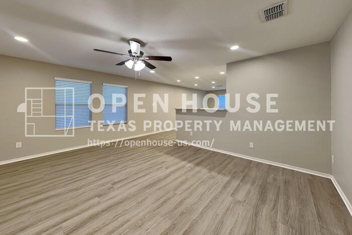 1437 Sun Breeze Dr - Photo 4 of 20