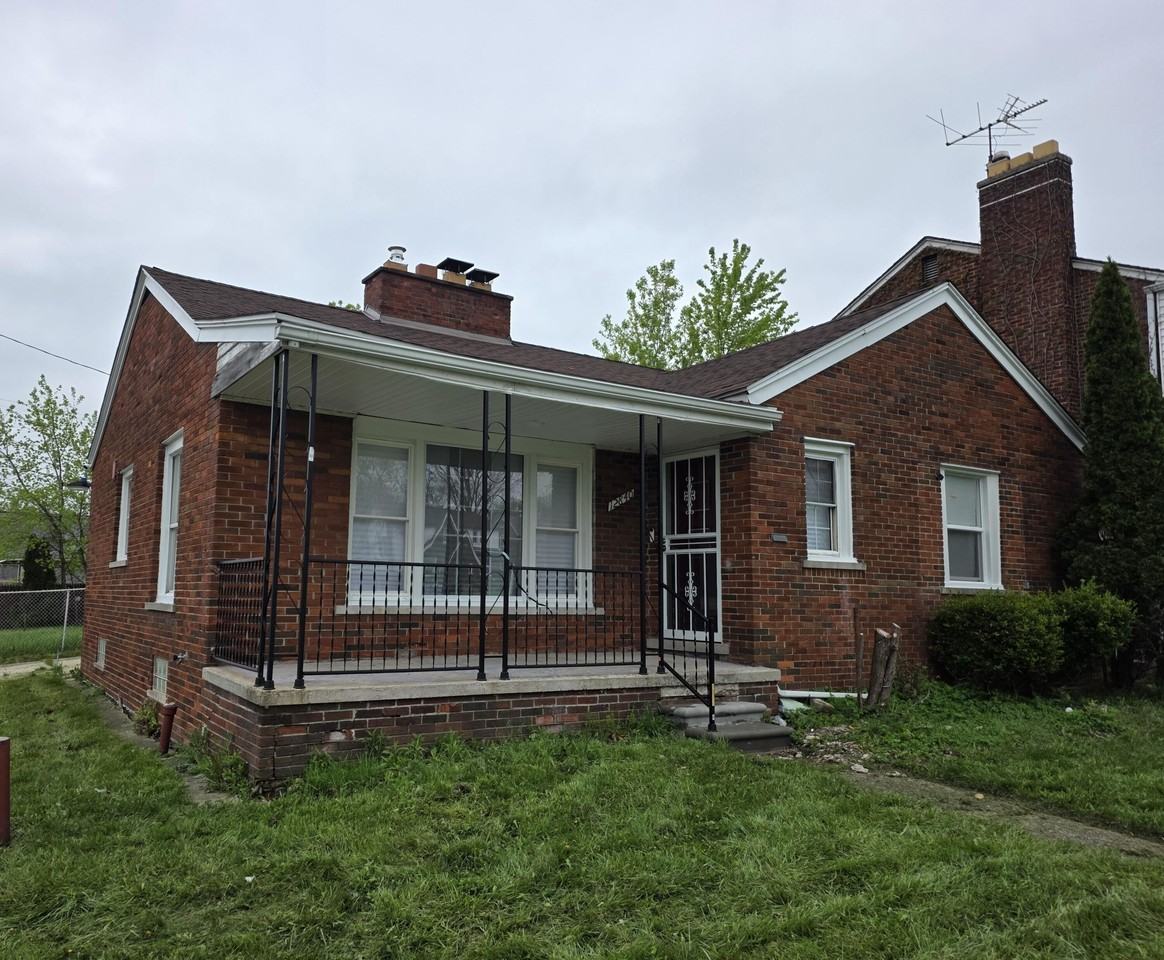 12840 Kilbourne St - Photo 2 of 19