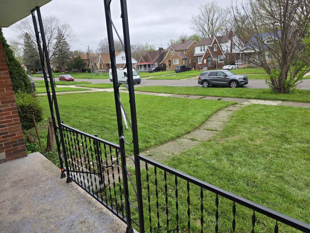 12840 Kilbourne St - Photo 3 of 19