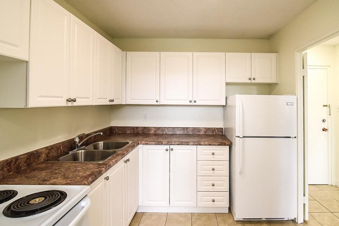 Alexandrian Apartments - Photo 7 of 12