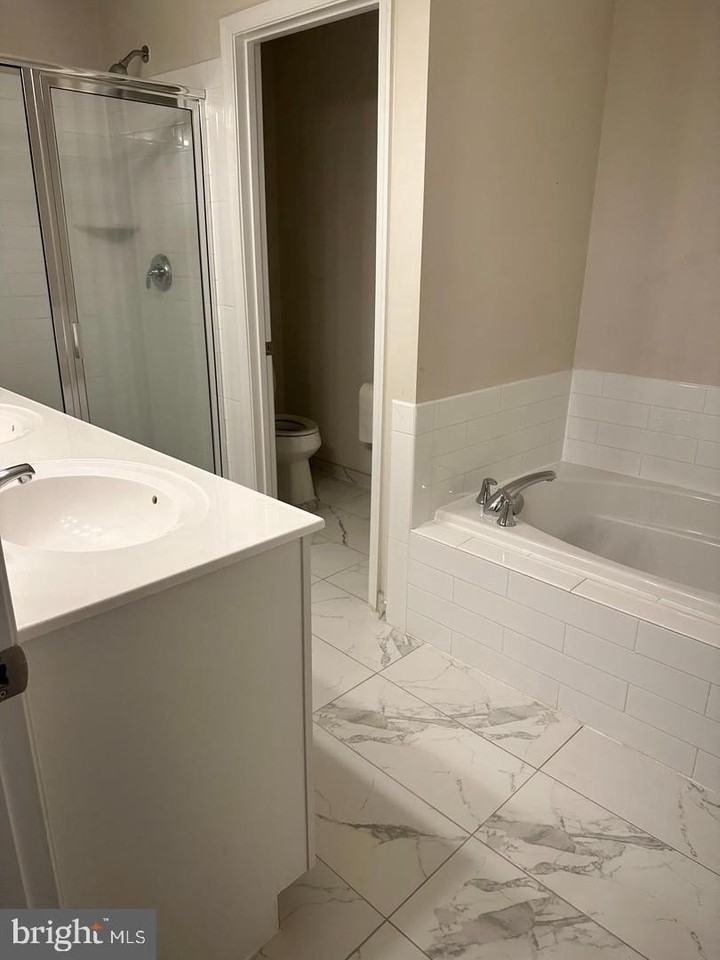 1707 Fieldstone Ct - Photo 4 of 6