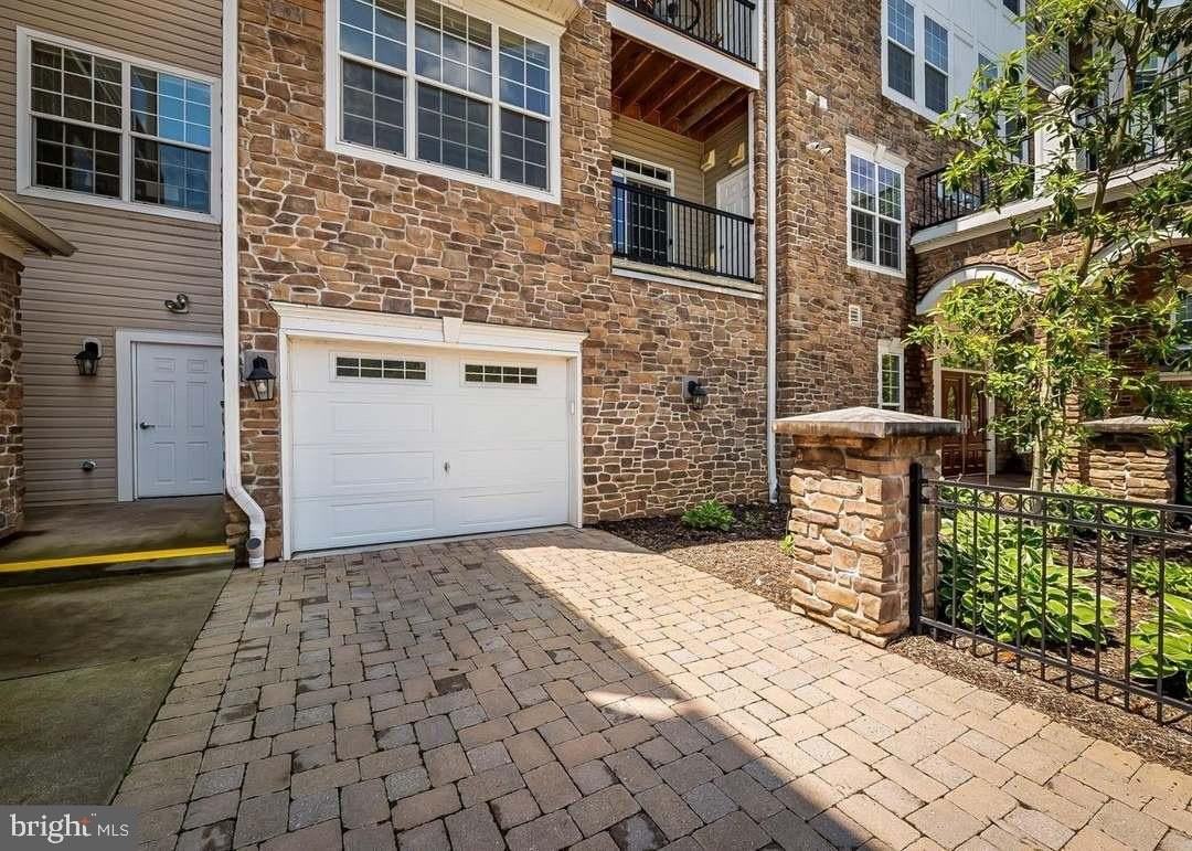 625 Quarry View Ct - Photo 2 of 17