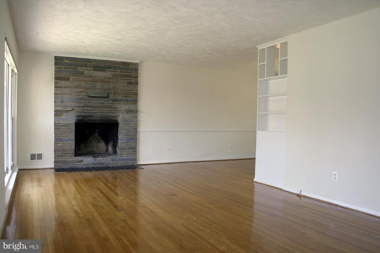 5103 Danbury Rd - Photo 4 of 25