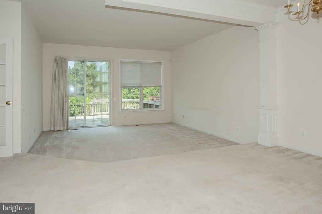 6862 Alicia Ct - Photo 3 of 30