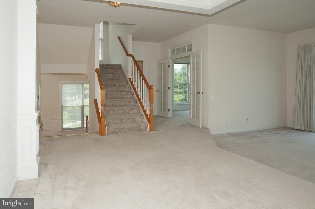 6862 Alicia Ct - Photo 4 of 30