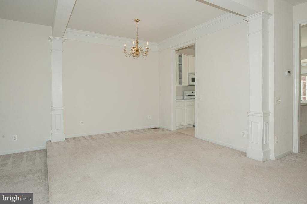 6862 Alicia Ct - Photo 5 of 30