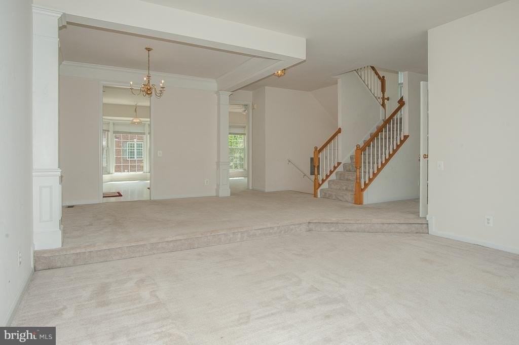 6862 Alicia Ct - Photo 6 of 30