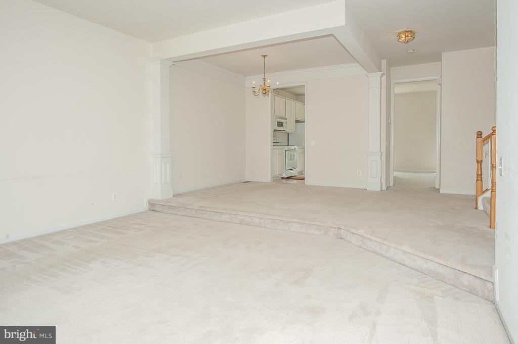 6862 Alicia Ct - Photo 7 of 30