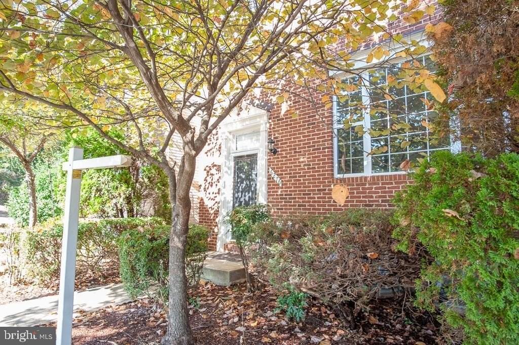 6276 Taliaferro Way - Photo 2 of 33