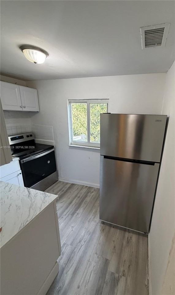 151 Nw 17th Pl #3 - Photo 2 of 12