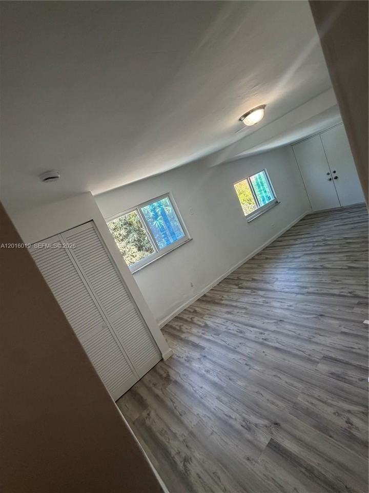 151 Nw 17th Pl #3 - Photo 4 of 12