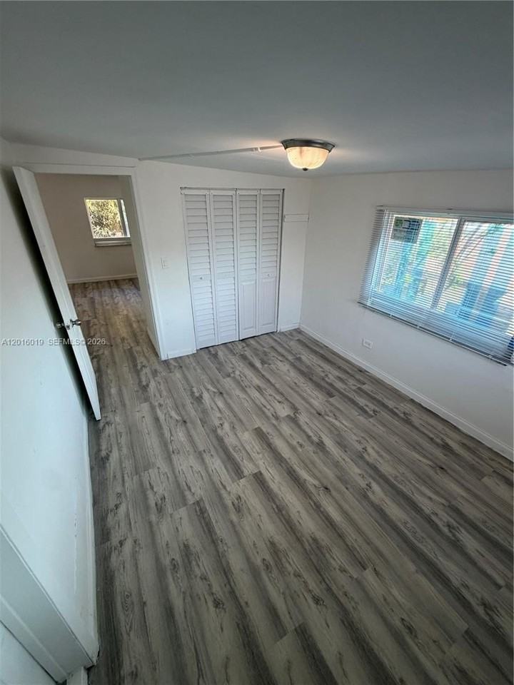151 Nw 17th Pl #3 - Photo 6 of 12