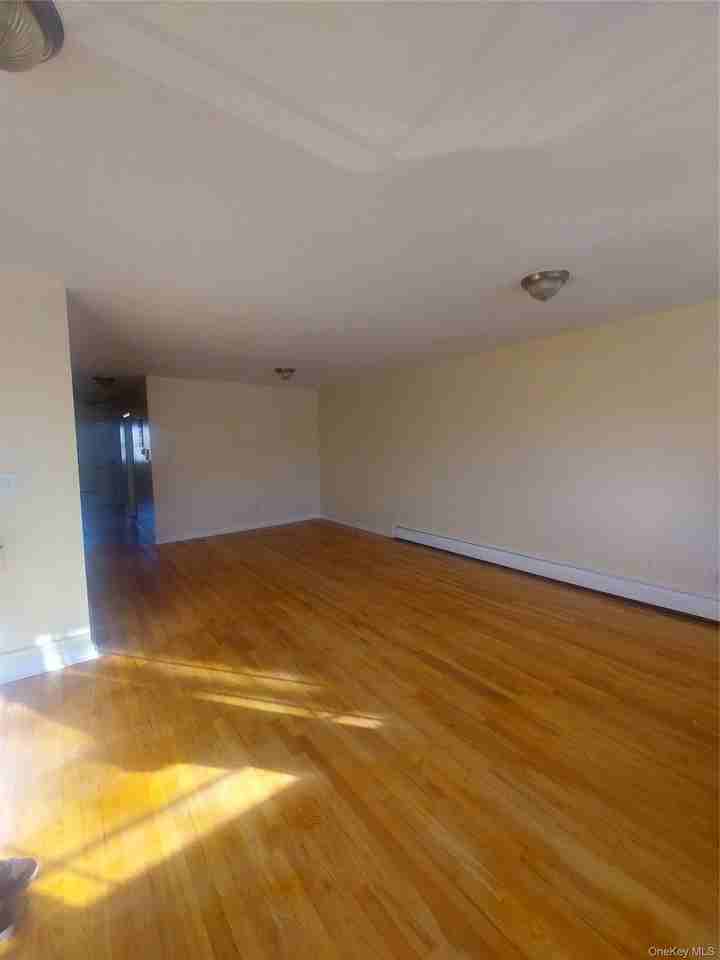 1123 Schenectady Ave - Photo 4 of 13