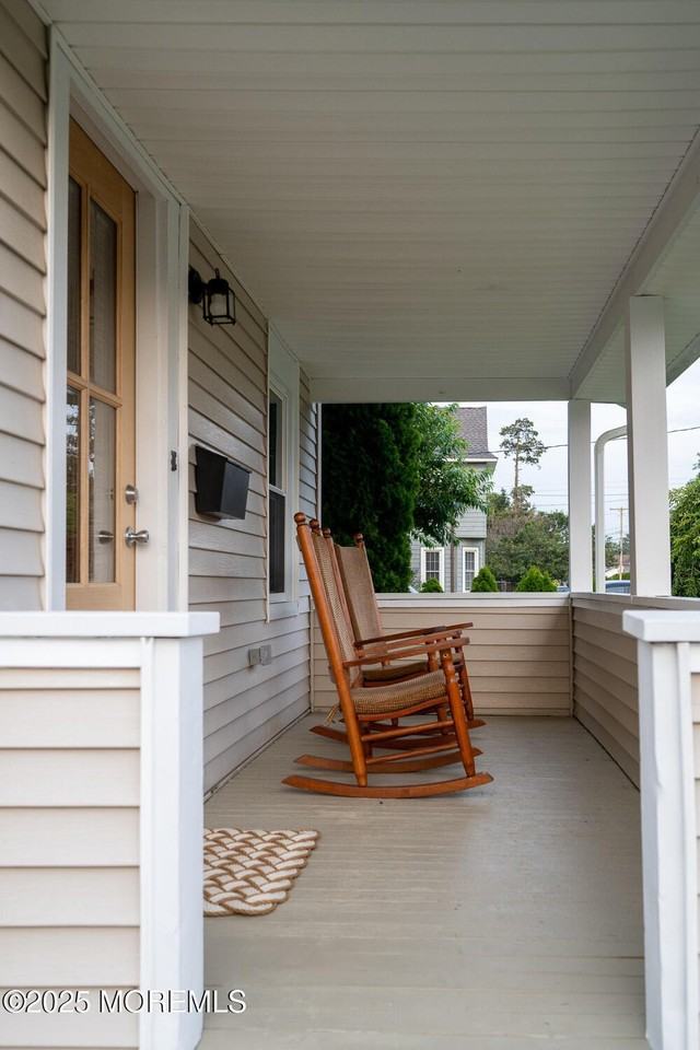 610 Ocean Rd - Photo 3 of 17