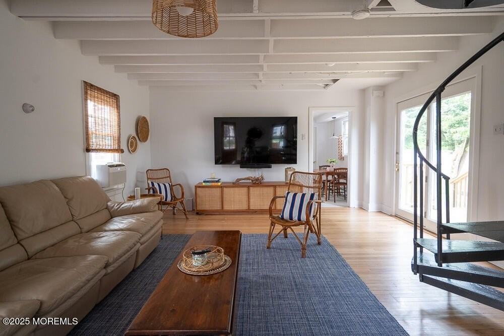 610 Ocean Rd - Photo 4 of 17