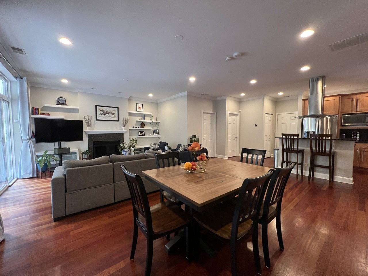 2424 N Southport Ave #B - Photo 3 of 21