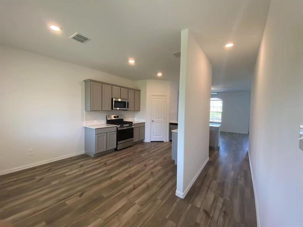 5452 Montrose Dr - Photo 3 of 16