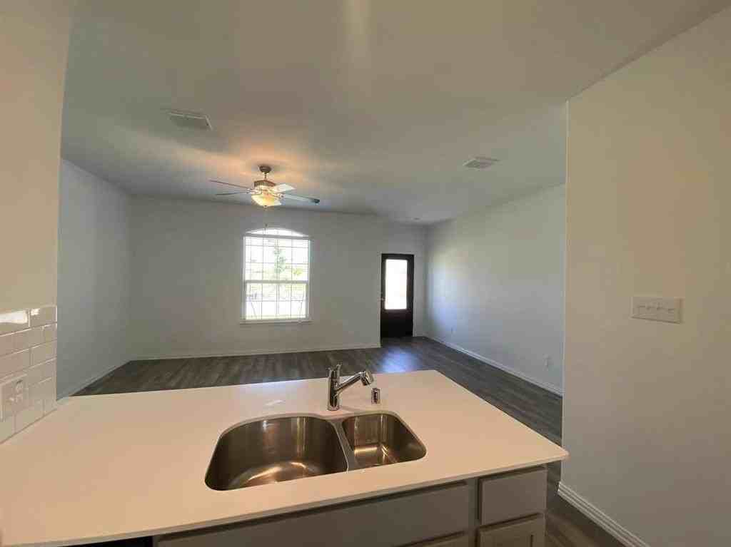 5452 Montrose Dr - Photo 5 of 16