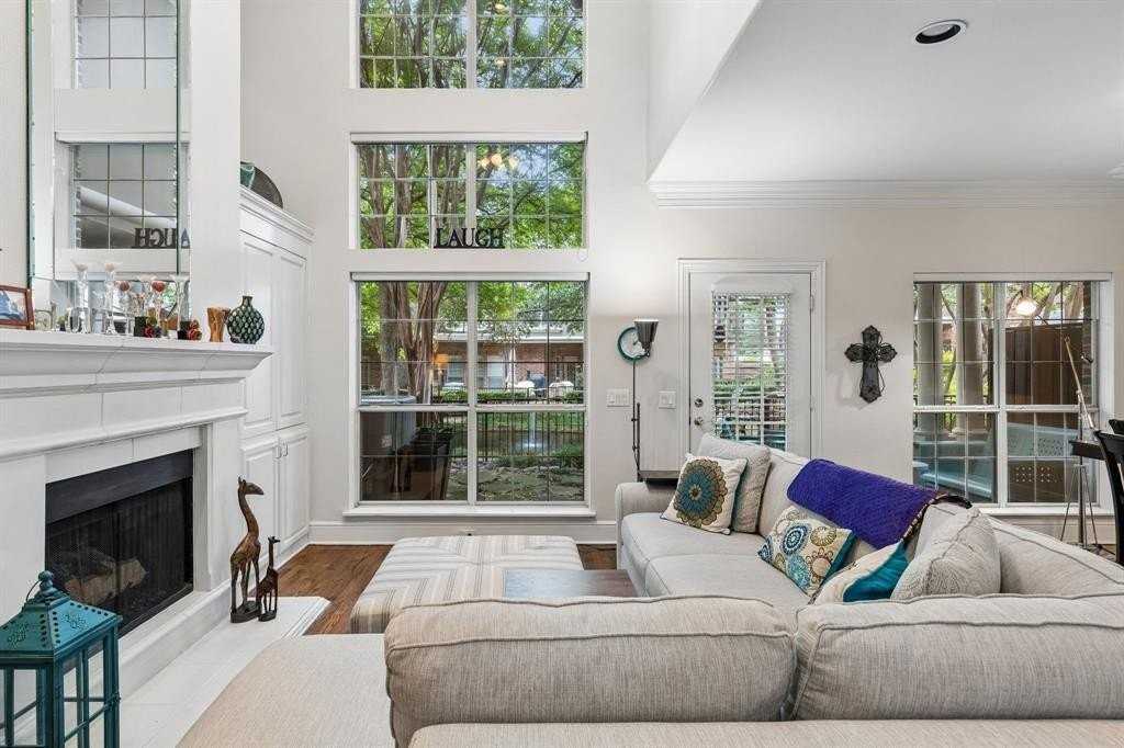 4147 Towne Green Cir - Photo 6 of 37