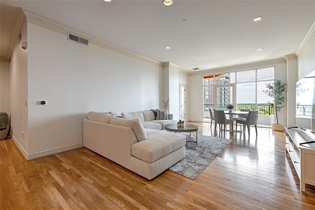 2828 Hood St #1008 - Photo 4 of 36