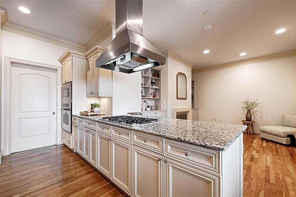 2828 Hood St #1008 - Photo 6 of 36