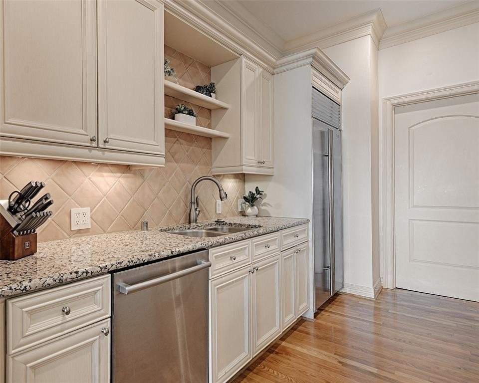 2828 Hood St #1008 - Photo 7 of 36