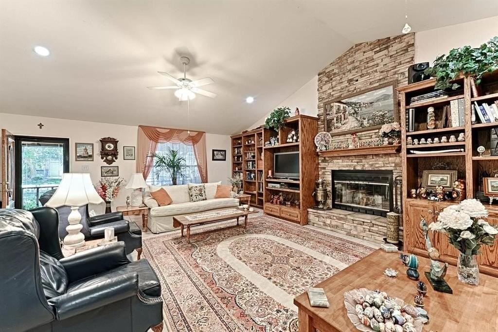105 Santee Dr - Photo 6 of 21