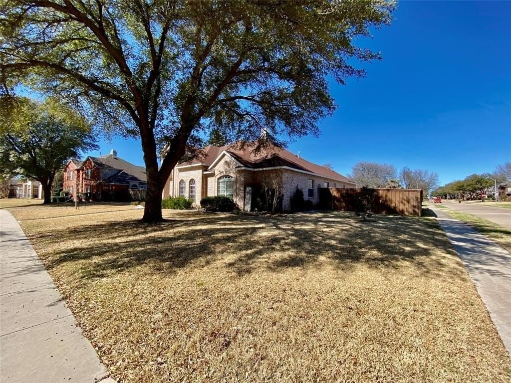 5507 Stonehenge Dr - Photo 2 of 20