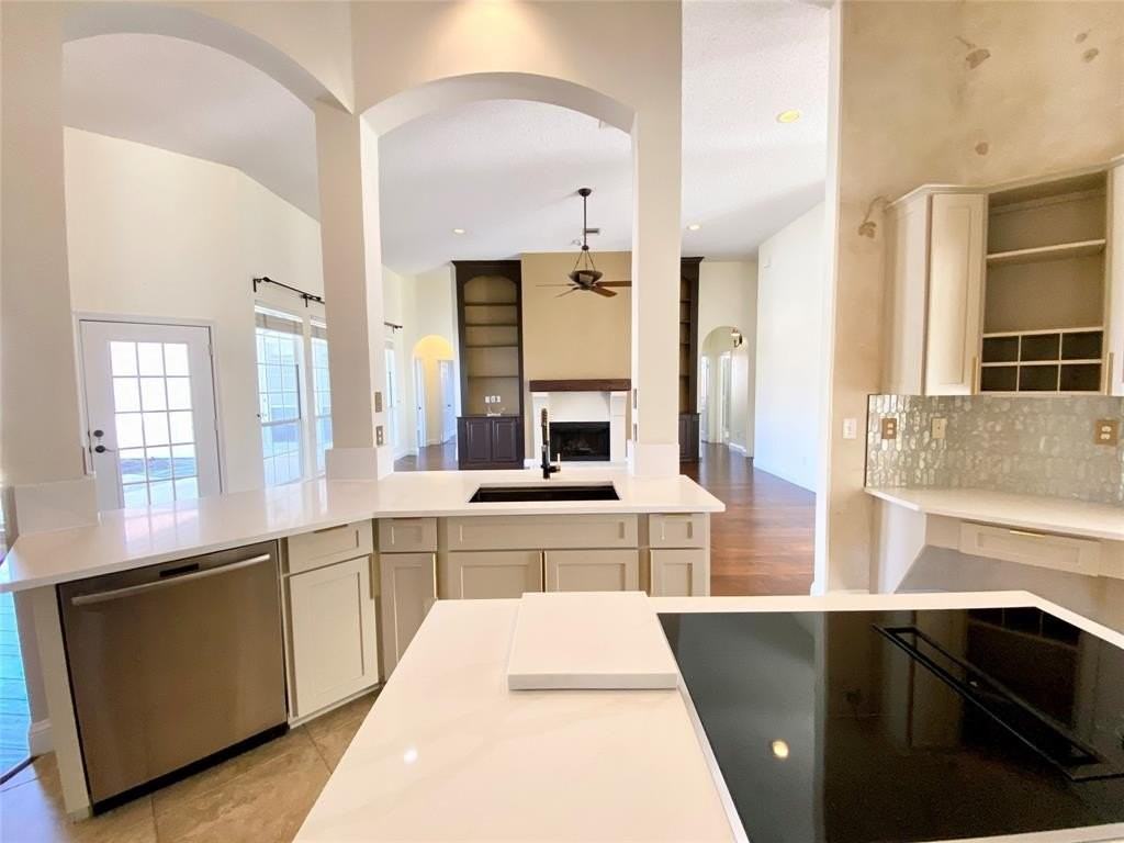 5507 Stonehenge Dr - Photo 6 of 20