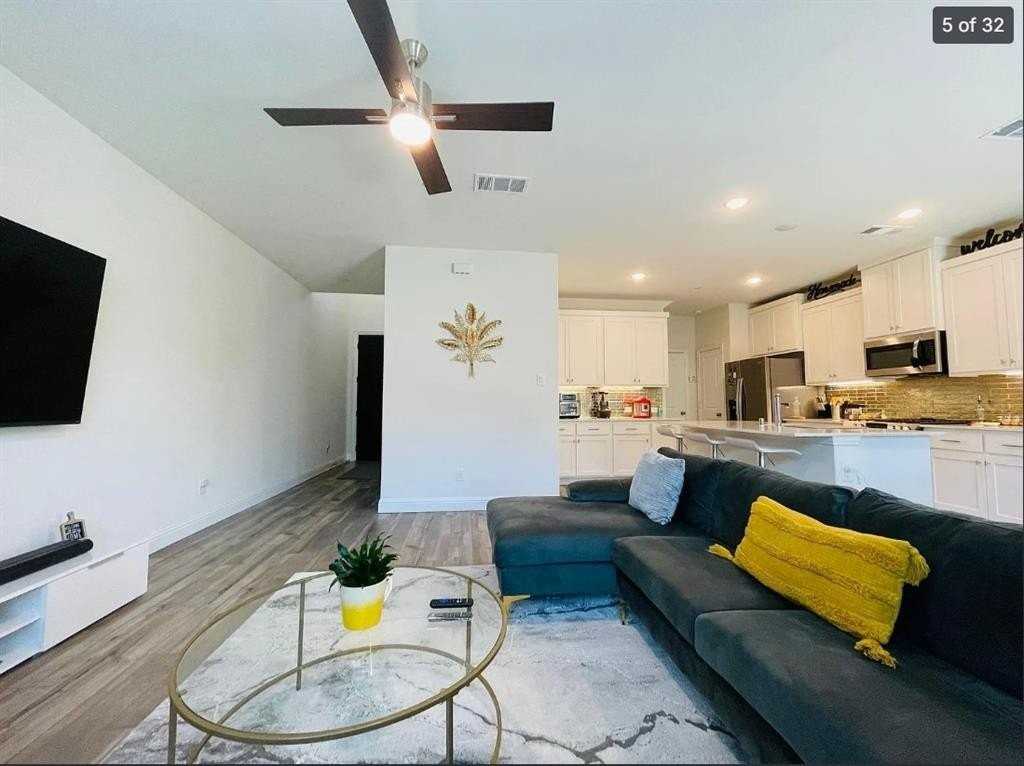 1009 Emil Pl - Photo 5 of 31