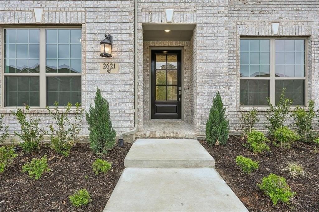 2621 Holland Ct - Photo 2 of 39