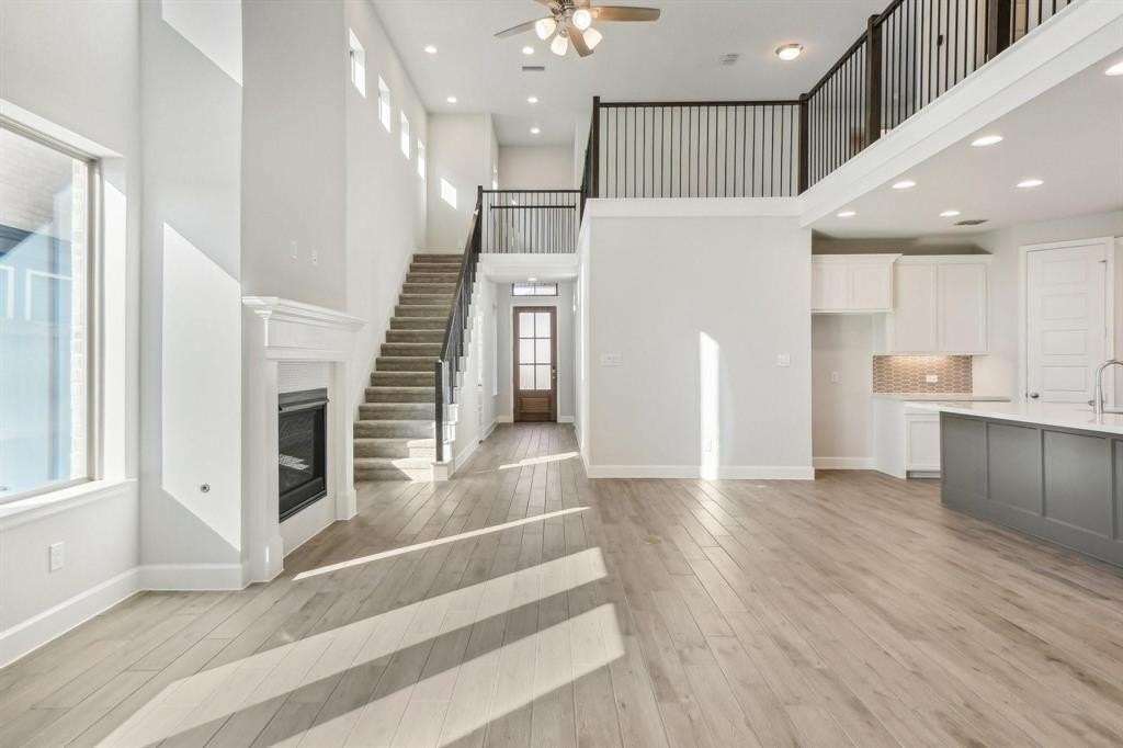 1628 Victoria Pl - Photo 2 of 38
