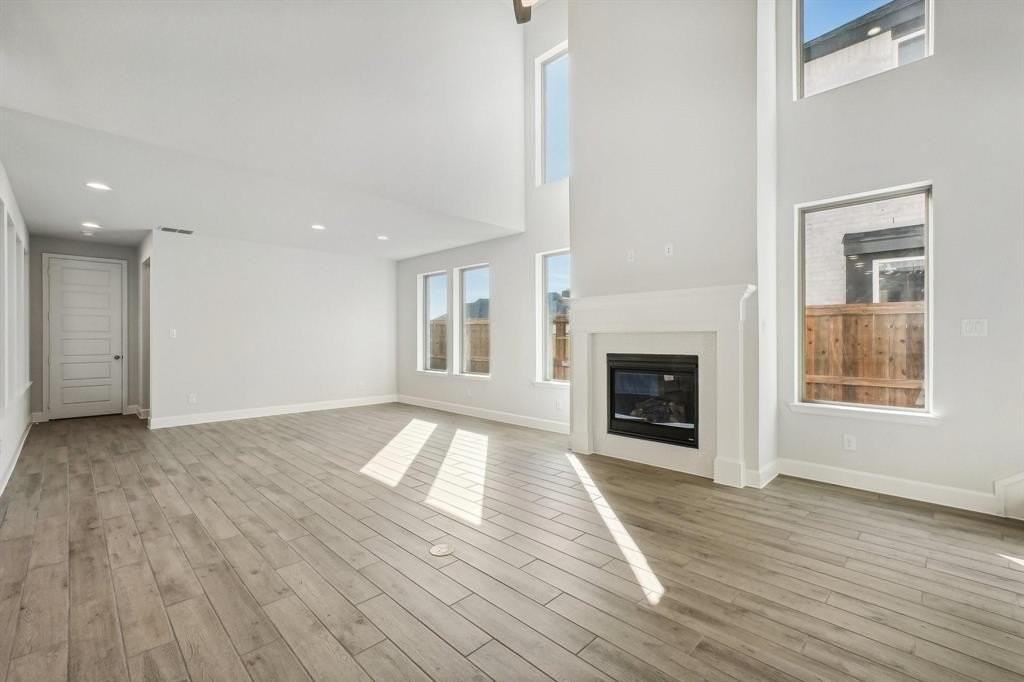 1628 Victoria Pl - Photo 6 of 38