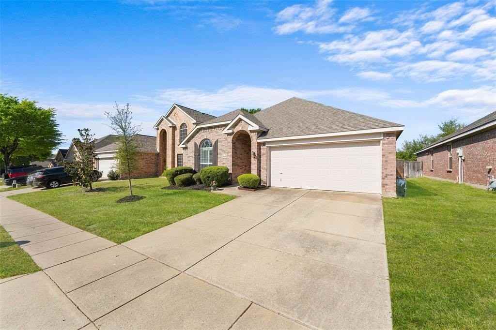 2608 Travis Dr - Photo 2 of 34