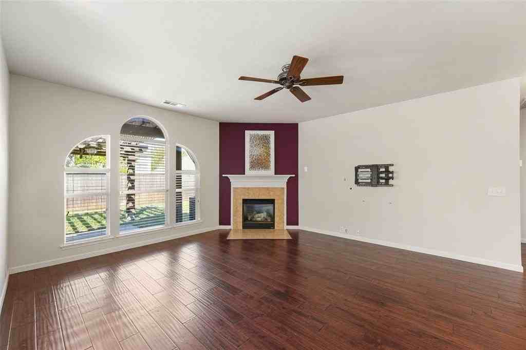 2608 Travis Dr - Photo 7 of 34