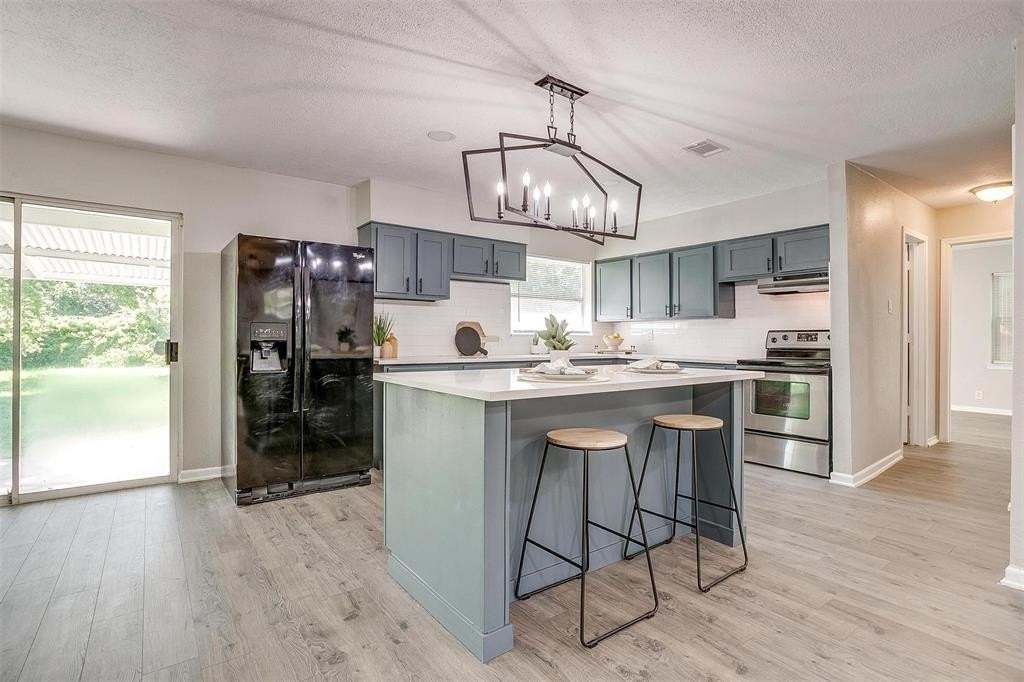 1909 Balla Way - Photo 4 of 35