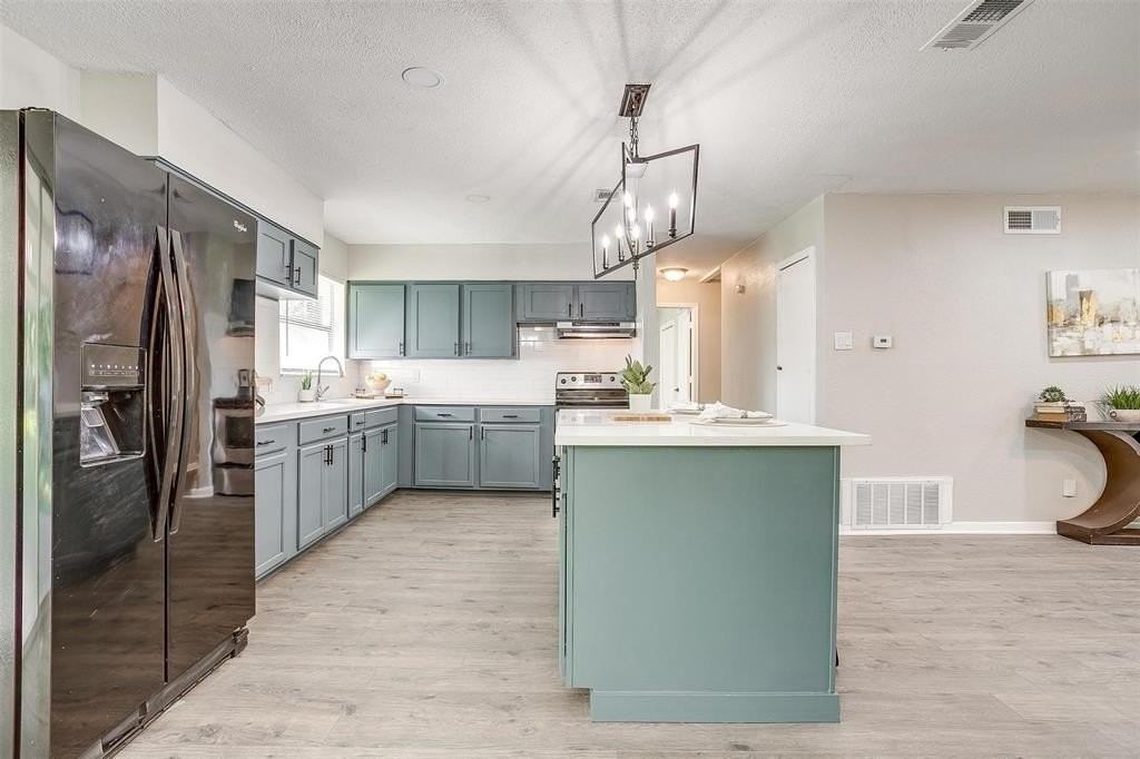 1909 Balla Way - Photo 6 of 35