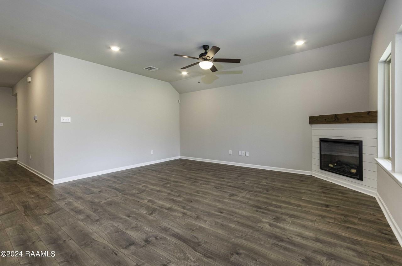 102 Border Ct - Photo 2 of 16