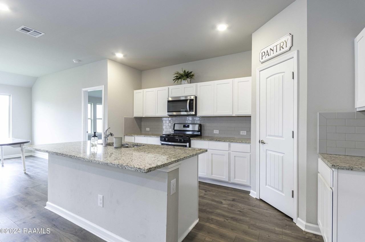102 Border Ct - Photo 4 of 16