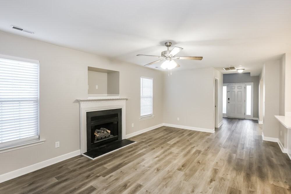 735 Continental Dr - Photo 7 of 17