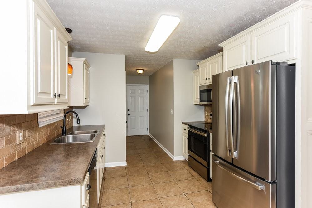 2403 Sawmill St - Photo 6 of 16