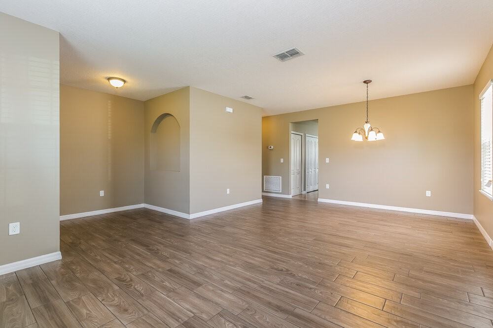 121 Daigledog St - Photo 3 of 15