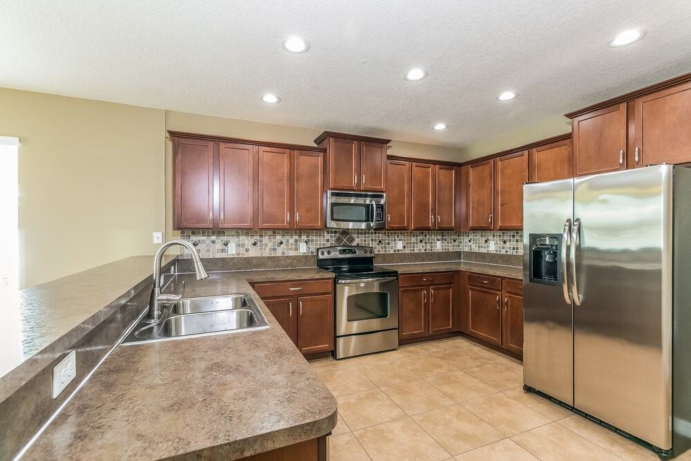121 Daigledog St - Photo 4 of 15